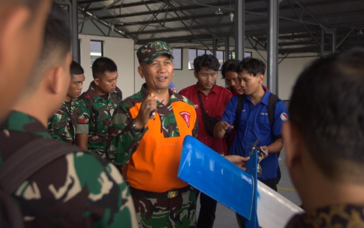 Sertu Jadi Nurcahyadi saat memberikan pengarahan 