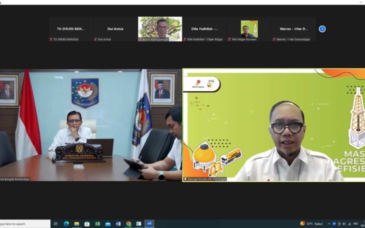 Dirjen Bangda Kemendagri Restuardy Daud saat memimpin rapat koordinasi secara daring 