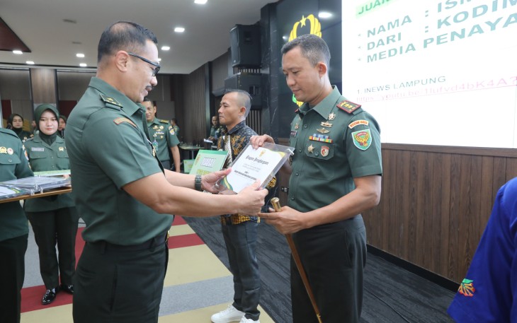 Letkol Kav Aidil Hari M Han Raih Penghargaan Sebagai Pembina Wartawan Terbaik dari Kepala Staf Angkatan Darat 