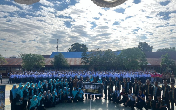 Imigrasi Baubau Laksanakan Penyuluhan Desa Binaan dan Sekolah Kedinasan di SMAN 2 Kota Baubau 