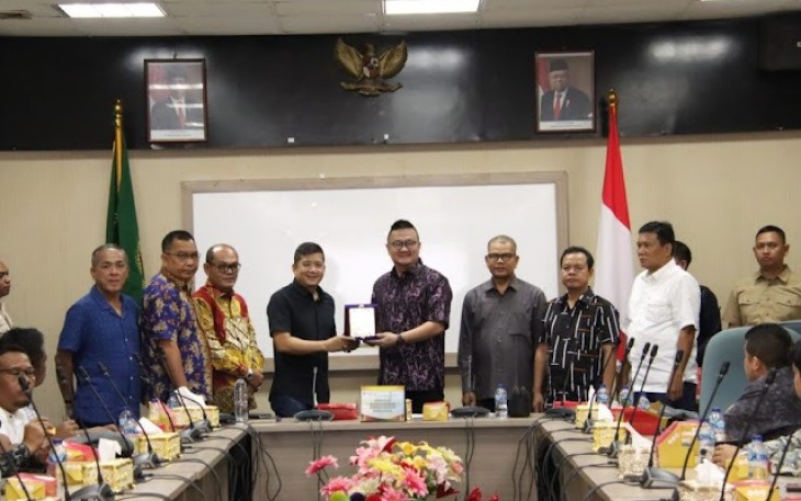 Anggota DPRD Kota Batam Hendra Asman Sambut Kunker DPRD Kabupaten Madina 