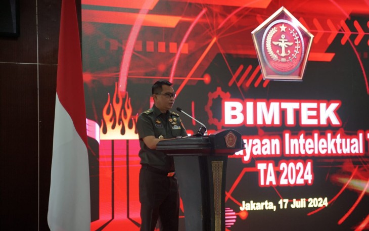 Waasrenum Panglima TNI Brigjen TNI Harvin Kidingallo, S.H., S.T., M.Han., mewakili Asrenum Panglima TNI Laksda TNI Edwin, S.H., M.Han., M.H., saat membuka secara resmi Bimbingan Teknis (Bimtek) Hak Kekayaan Intelektual (HKI) TNI TA 2024, bertempat di Mabes TNI, Cilangkap, Jakarta Timur, Rabu (17/7/2024).