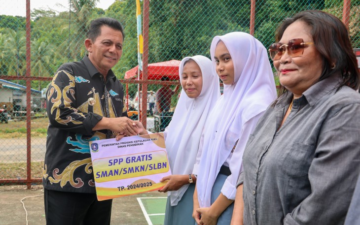 Gubernur Kepri Ansar Ahmad Salurkan Bantuan Senilai Rp 523,2 Juta di Kecamatan Pancur 