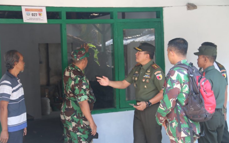 Dandim 0803/Madiun Letkol Inf Meina Helmi saat meninjau Rutilahu 