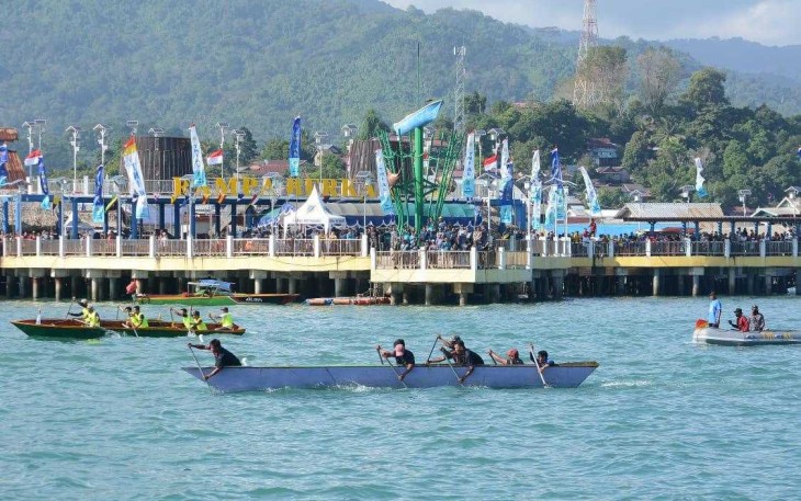 Lomba dayung tradisional di rampa berkah kabupaten Kotabaru, Kalsel