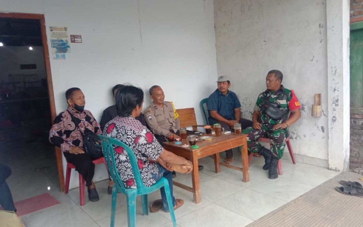 Komsos Babinsa bersama warga binaannya