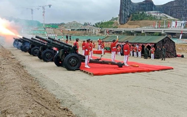 Penembakan Kehormatan Detik-detik Proklamasi Yonarmed 18/Buritkang, Sabtu (17/8)