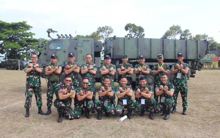 Danyonarmed 1 Kostrad Letkol Arm Ihalauw Garry Herlambang mendampingi Wadan Seskoad beserta Pasis Seskoad Dikreg LXIV TA 2024 foto bersama, Senin (26/8)