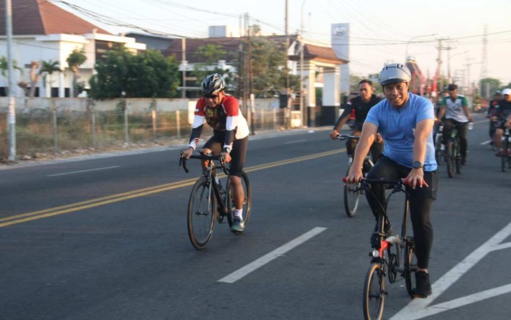Gowes bareng bersama Danrem 081/DSJ Kolonel Inf Rama Pratama 
