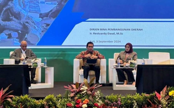 Dirjen Bangda Kemendagri Restuardy Daud saat memberikan sambutan 