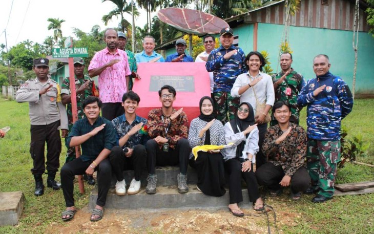 Danlanud Manuhua Marsma TNI Dedy Ilham S. Salam, foto bersama mahasiswa UNY