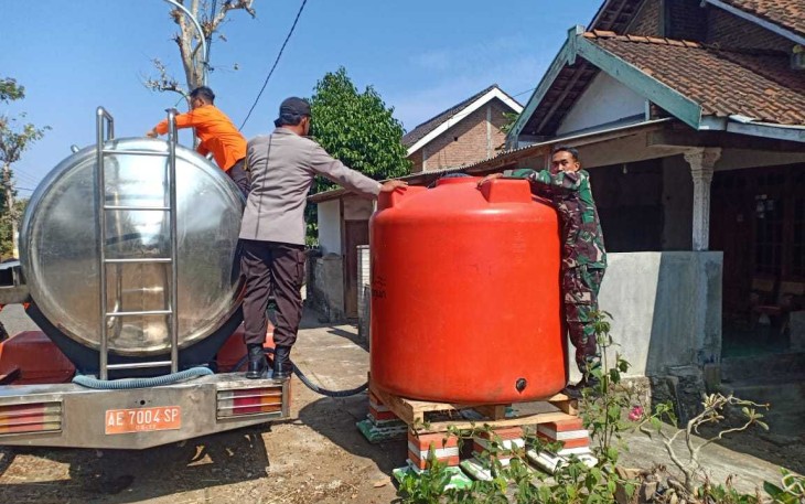 Pengedropan air bersih wilayah desa binaan 