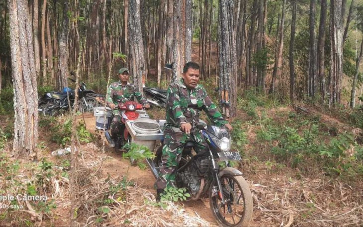 Angkut material pipanisasi wilayah desa binaan 