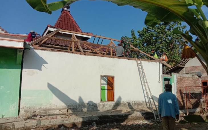 Bantu renovasi masjid desa binaan 