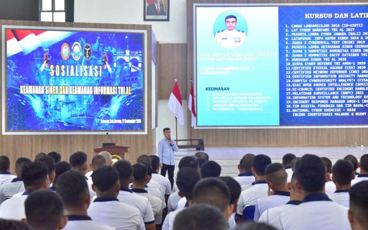 Sosialisasi keamanan siber dan keamanan informasi prajurit Koarmada III 