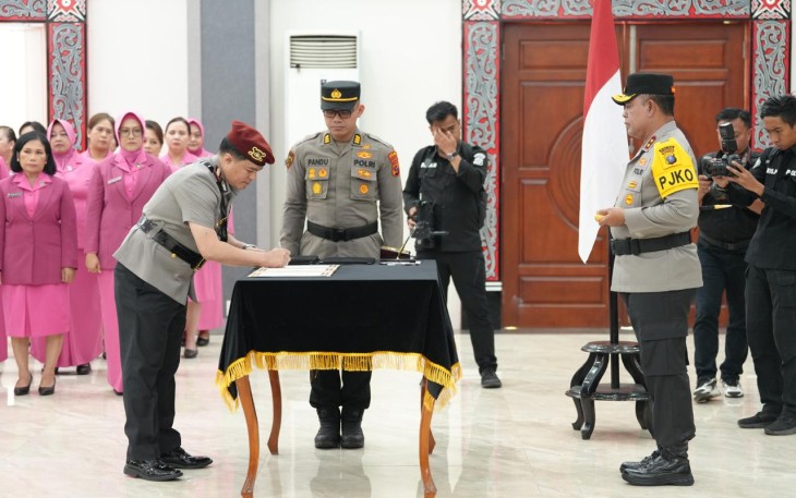 Kapolda Sumatera Utara Lantik Kapolrestabes Medan.