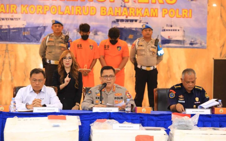 Kasubdit Gakkum Korps Polairud Baharkam Polri Kombes Donny Charles Go (kemeja putih)