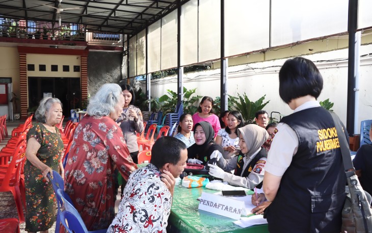Kapolrestabes Berikan Sembako dari Kapoldasu Pada Gelaran Minggu Kasih