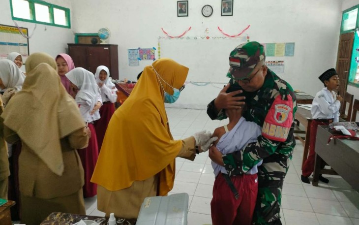 Bulan Imunisasi Sekolah di wilayah desa binaan 