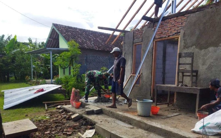 Bantu rehab rumah warga binaan 