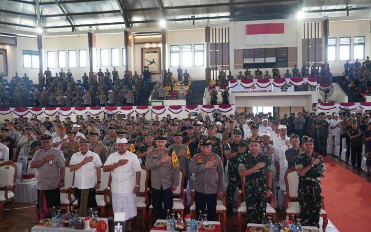 Kapolri Jenderal Listyo Sigit Prabowo dalam doa bersama lintas agama di Bali, Selasa (19/11)