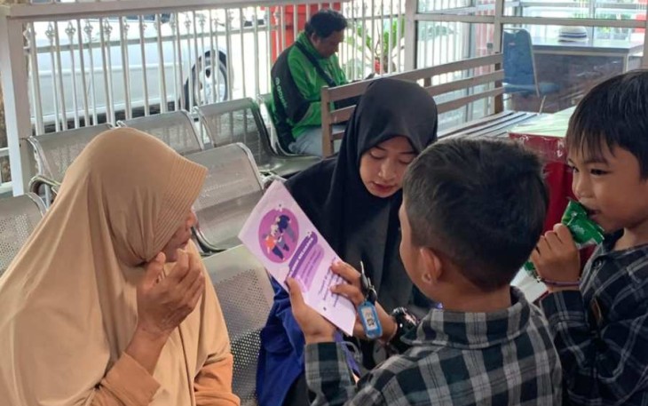 Aurelia Miranda saat memberikan psikoedukasi resiliensi keluarga narapidana Lapas Kelas 1 Malang, Rabu (27/11)