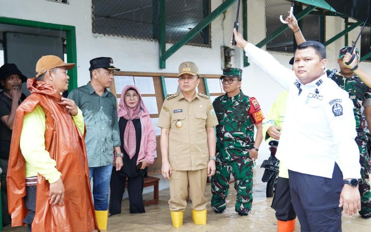 Pangdam I/BB Tinjau Langsung ke Sejumlah TPS dan Rumah Warga yang Terdampak Banjir.