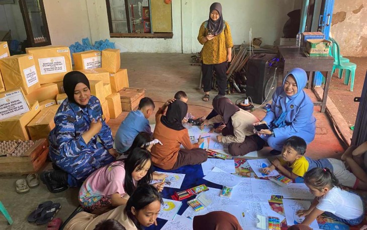 Trauma healing lanud Husein Sastranegara untuk anak-anak korban bencana alam di Kabupaten Cianjur, Jum'at (13/12)
