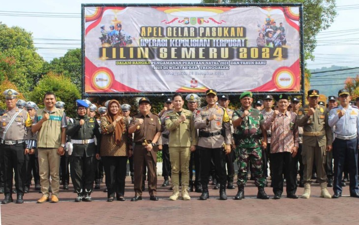 Apel gelar pasukan Operasi Lilin Semeru 2024 di Trenggalek 