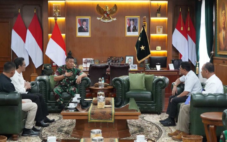 Gubernur Akmil Mayjen TNI R. Sidharta Wisnu Graha saat menerima kunjungan Walikota dan Bupati Magelang, Selasa (24/12)