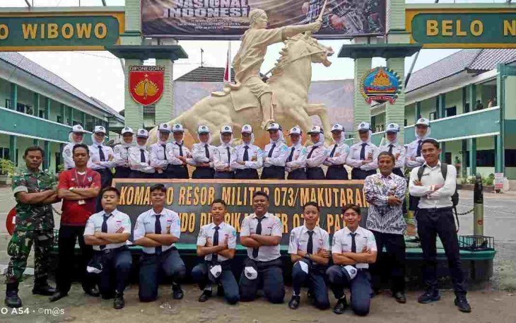 Tim SMPN3 Pati juara 1 lomba PBB Tingkat SLTP