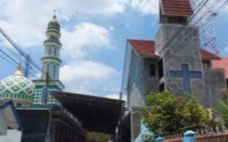 GKMI Winong dan Masjid Al Muqorrobin