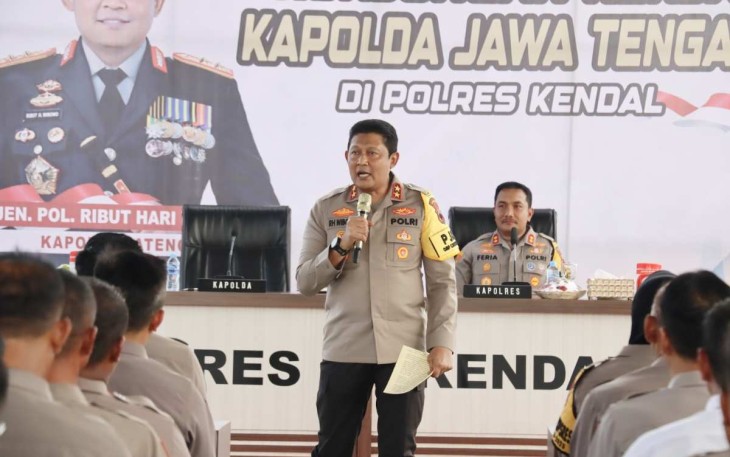 Kapolda Jateng Irjen Pol Ribut Hari Wibowo saat memberikan arahan personel Polres Kendal, Selasa (3/9)