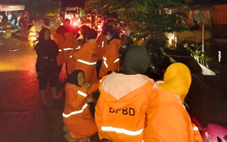 BPBD telah melakukan penanganan banjir dengan penyelamatan dan evakuasi korban banjir, mendirikan tenda untuk posko, menyiapkan dapur umum bersama dinas terkait, dan membantu pembersihan pada rumah terdampak banjir. 