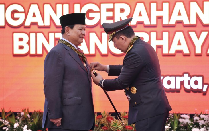 Penganugerahan Tanda Kehormatan Bintang Bhayangkara Utama yang disematkan langsung oleh Kapolri Jenderal Polisi Listyo Sigit Prabowo, di Mabes Polri, Jakarta, Kamis (20/6/2024).