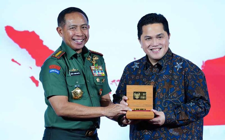 Panglima TNI Jenderal TNI Agus Subiyanto dan Menteri BUMN Erick Thohir