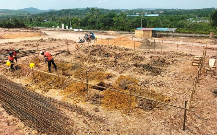 Pengerjaan rumah baru untuk warga terdampak pengembangan Rempang Eco-City