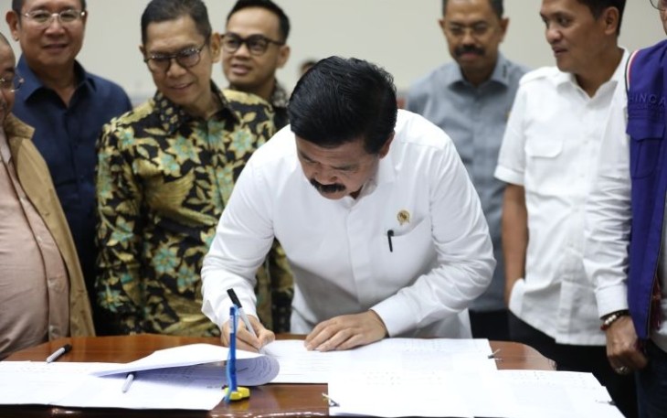 Keamanan Menko Polhukam Hadi Tjahjanto menyampaikan bahwa pemerintah menerima hasil pembahasan RUU tentang Perubahan Keempat atas Undang-Undang Nomor 24 Tahun 2003 tentang Mahkamah Konstitusi di tingkat Panitia Kerja (Panja), Senin (13/5)
