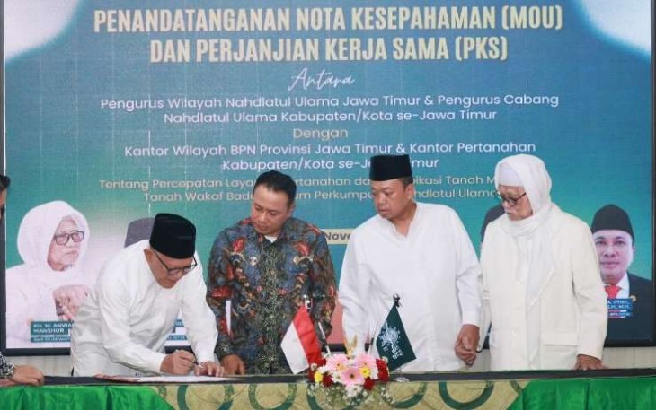 Penandatanganan MoU antara Kantor Wilayah BPN Provinsi Jawa Timur dengan Pengurus Wilayah Nahdlatul Ulama Jawa Timur di saksikan Nusron Wahid, Kamis (21/11)