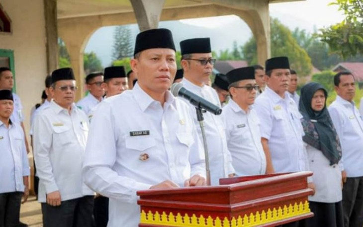 Bupati Pasaman saat Pimpin Apel Pagi di Halaman Kantor Camat Tigo Nagari