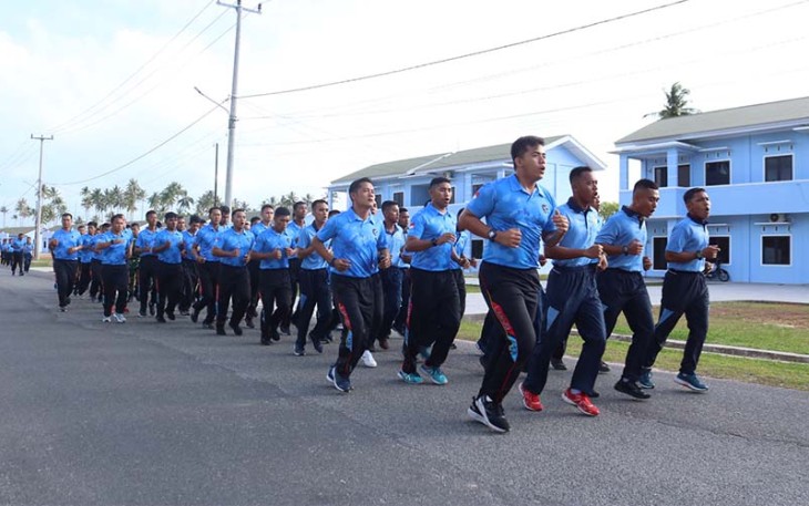 Anggota Lanud RSA Natuna Olahraga Rutin
