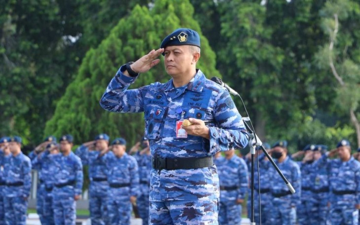 Pangkoops Udara I Marsda TNI Mohammad Nurdin saat pimpin Upacara Bendera 17an di Lapangan Upacara Makoops Udara I.