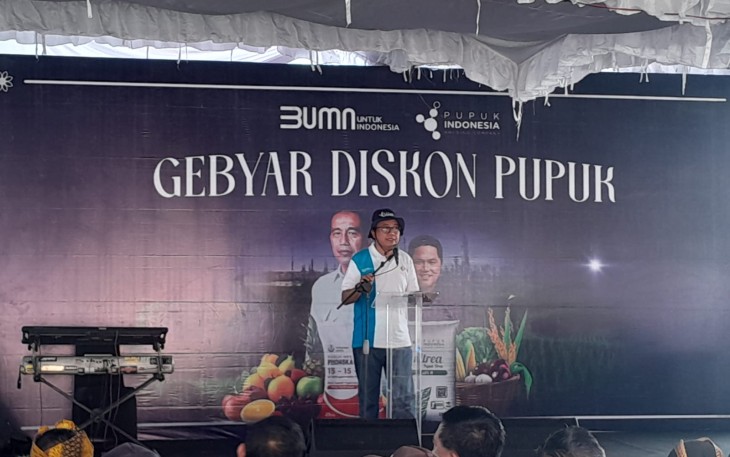 Direktur Keuangan Umum Pupuk Sriwidjaja Palembang Saifullah Lasindrang memberikan sambutan dihadapan para petani Blora.
