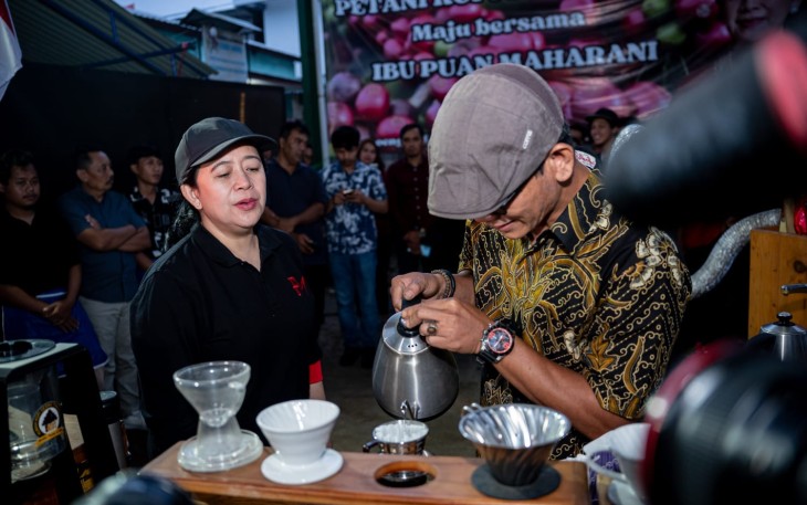 Ketua DPR RI Puan Maharani menyambangi desa penghasil kopi di Temanggung. Ia pun mendorong agar brand kopi dari Temanggung bisa semakin go internasional merambah pasar dunia