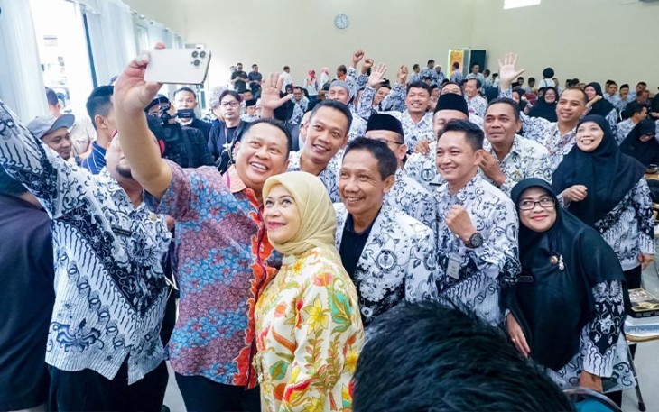 Bamsoet dalam Sosialisasi 4 Pilar MPR RI hari ke-6 dalam Kunjungannya ke Dapil-7 bersama Keluarga Besar Persatuan Guru Republik Indonesia (PGRI) Kabupaten Banjarnegara, Selasa (23/1/24).