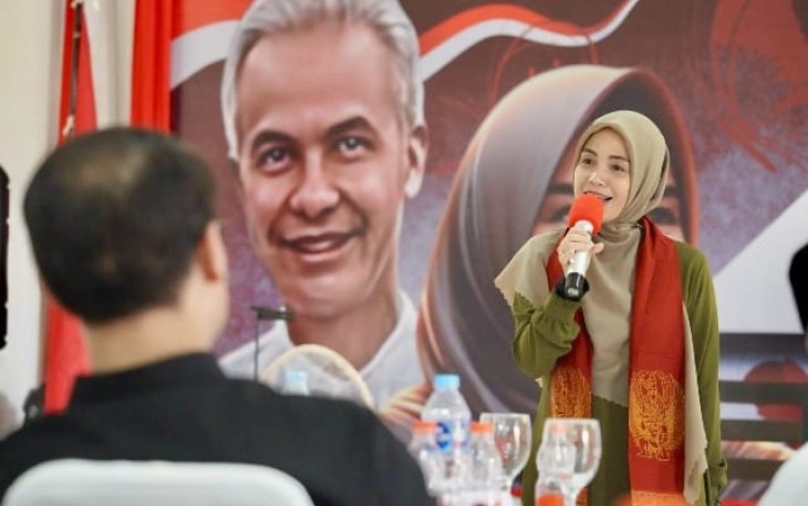 Istri calon presiden nomor urut 3 Ganjar Pranowo, Siti Atikoh Suprianti saat bersilahturahmi ke Pondok Pesantren PPAI Darun Najah 2, Bumi Perkasa, Kec. Karang Ploso, Kabupaten Malang, Jawa Timur, Sabtu (27/1/2024)