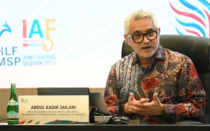 Direktur Jenderal Asia, Pasifik dan Afrika Kemlu RI, Abdul Kadir Jailani saat sampaikan Pernyataan Press terkait Kesiapan Indonesia selenggarakan Indonesia-Africa Forum II di Media Center, Nusa Dua, Bali (1/9/2024). (Foto: Infomed Kemlu)