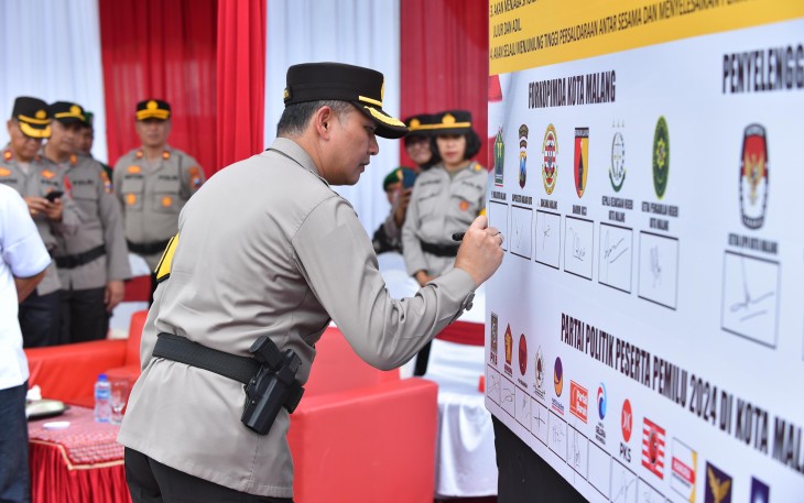 Kapolresta Malang Kota Kombespol Budi Hermanto, S.I.K., M.Si saat Deklarasikan Pemilu Damai 2024