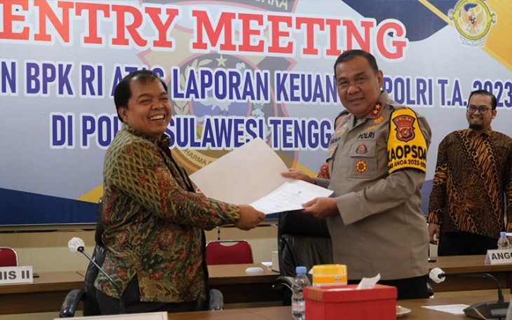 Kapolda Sultra Irjen Pol. Drs. Teguh Pristiwanto pada acara Entry Meeting pemeriksaan BPK RI atas laporan keuangan Polda Sultra tahun anggaran 2023 bertempat di Aula Dachara, Selasa 20 Februari 2024