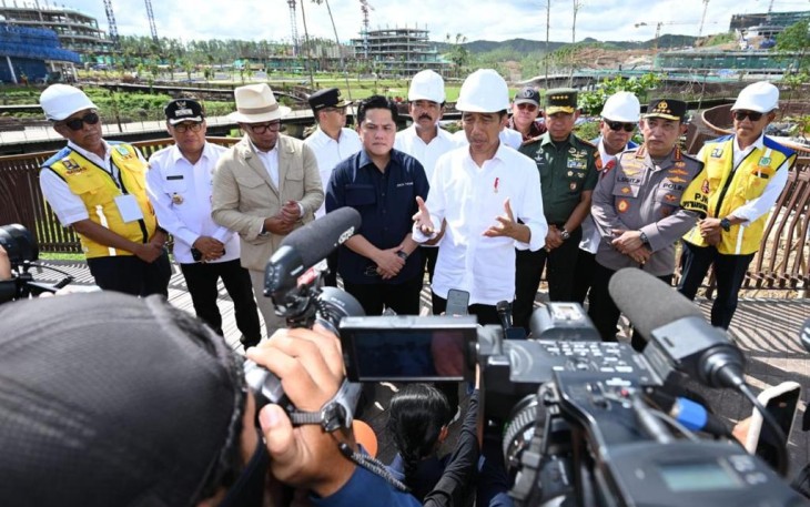 Panglima TNI Jenderal TNI Agus Subiyanto mendampingi kunjungan kerja Presiden Joko Widodo di Kawasan Ibu Kota Nusantara (IKN), Kabupaten Penajam Paser Utara, Provinsi Kalimantan Timur, Rabu (17/1/2024)